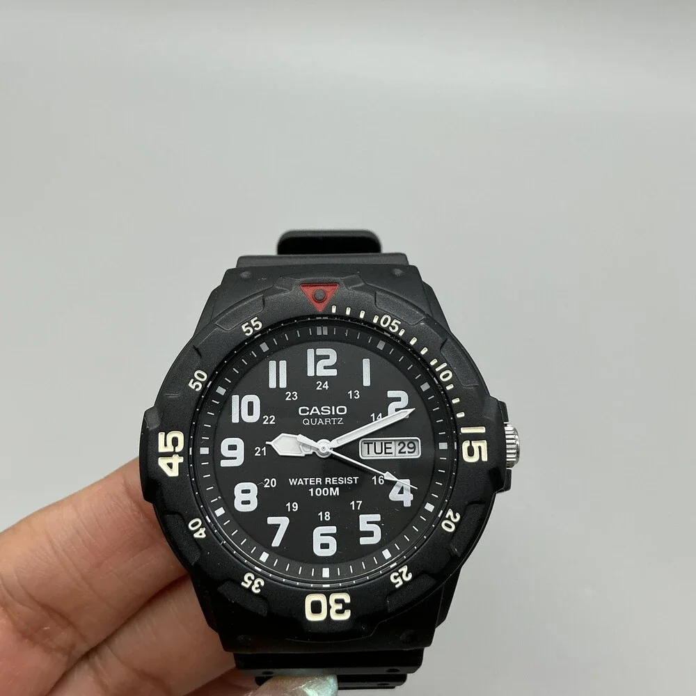 Casio 5125 MRW-200H Mens Watch 44mm Black Dial Day Date 100M New Battery
